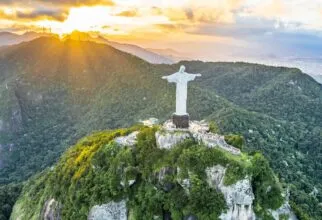 Inclua o Cristo Redentor em um dia inesquecível no Rio