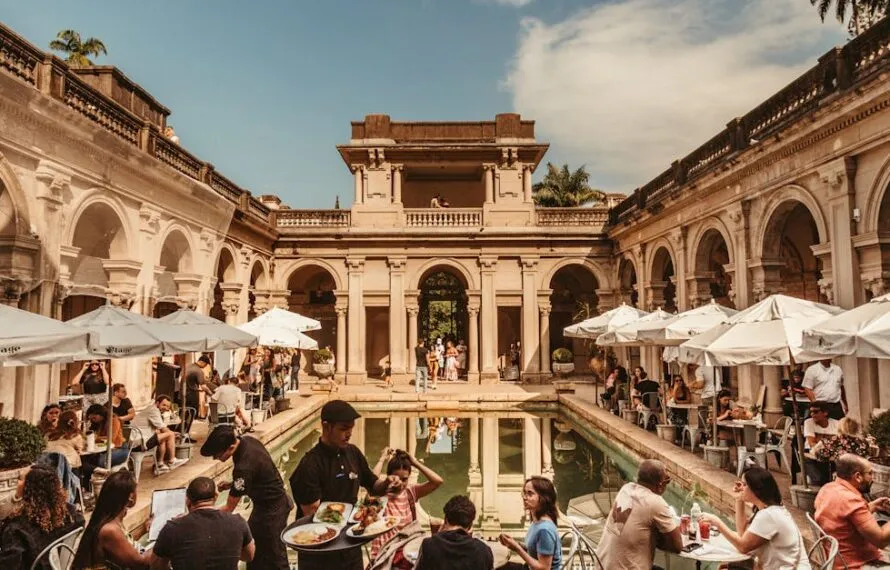 Parque Lage: Café e exposições culturais gratuitas! Parque Lage: Café e exposições culturais gratuitas!