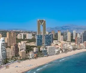 Melhores regiões para se hospedar e aproveitar praias e passeios urbanos